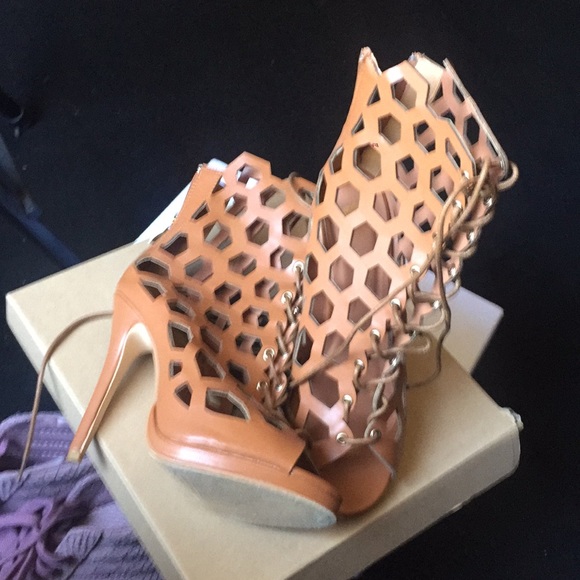 Heels👠 - Picture 2 of 3